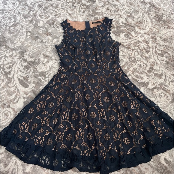 City Studio Juniors Navy Lace Floral Mini Dress - Size 5 - Gently Worn - Picture 6 of 6